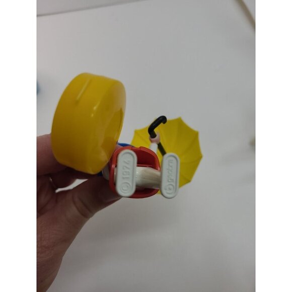 Playmobil Vintage Figure Travelling Lady with Umbrella Pearl Necklace 3322-B - Picture 2 of 3